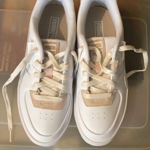 Women’s sneakers